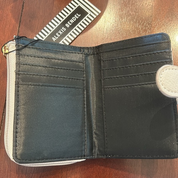 Alexis Bendel Beige Snap wallet - Picture 4 of 5